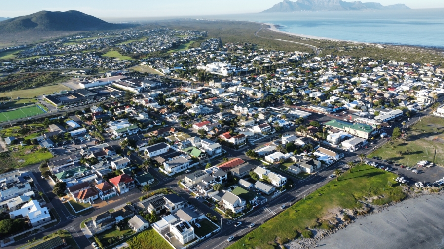 5 Bedroom Property for Sale in Van Riebeeckstrand Western Cape